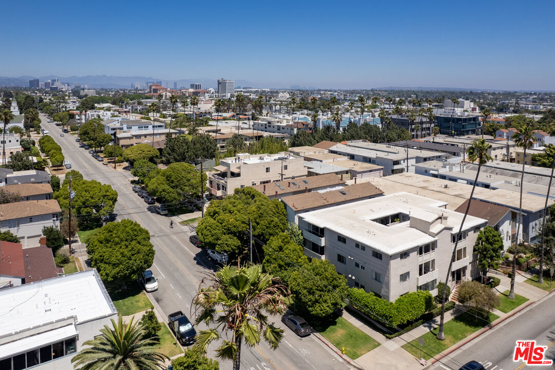 1101 Lincoln Blvd Unit: 2D