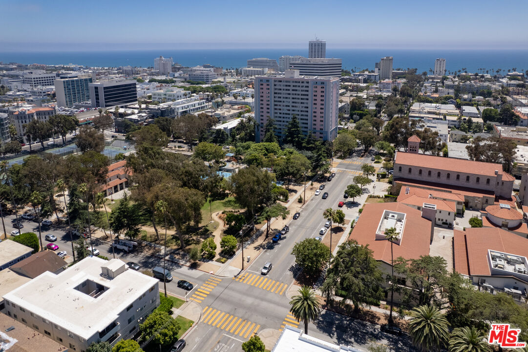 1101 Lincoln Blvd Unit: 2D