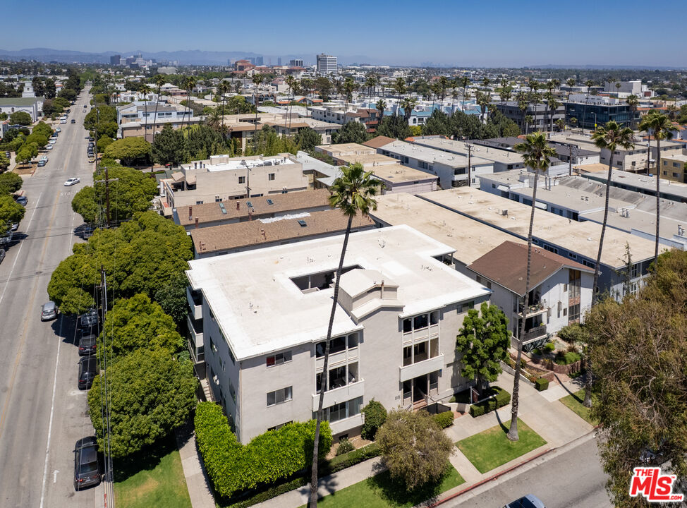 1101 Lincoln Blvd Unit: 2D