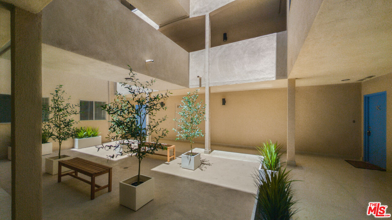 1101 Lincoln Blvd Unit: 3C