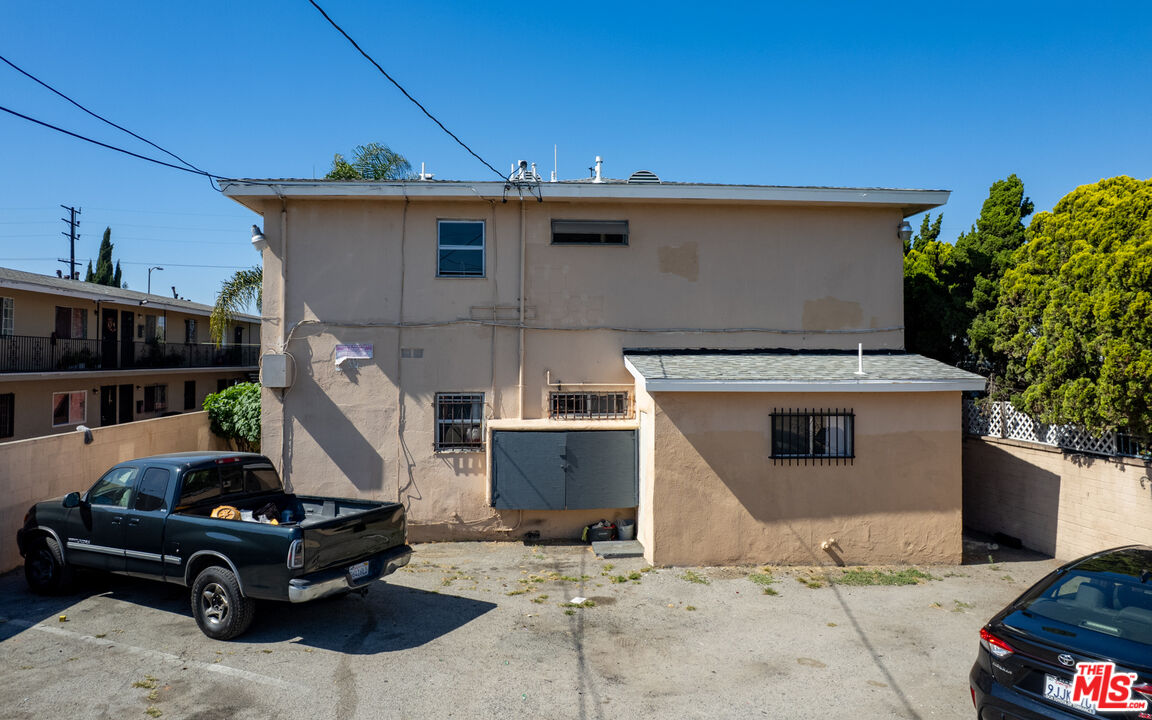 732 W Imperial Hwy