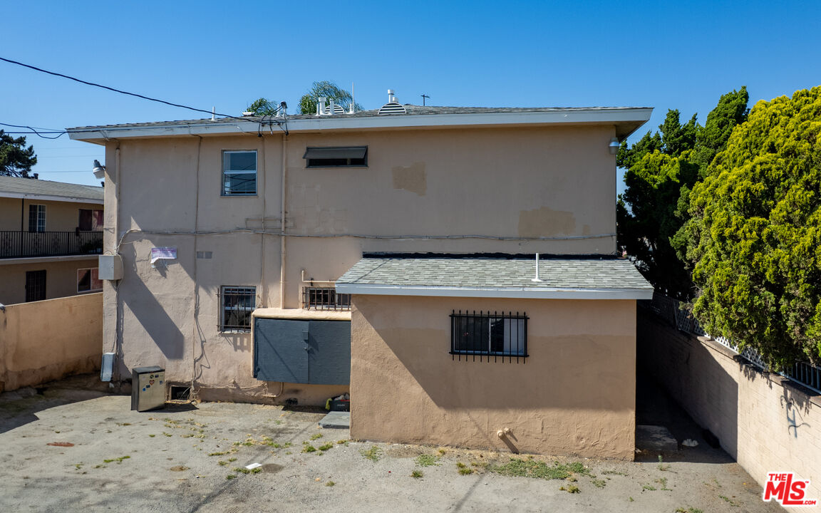 732 W Imperial Hwy