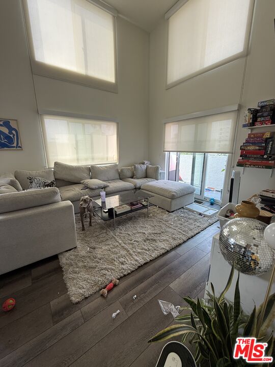 3667 Mentone Ave