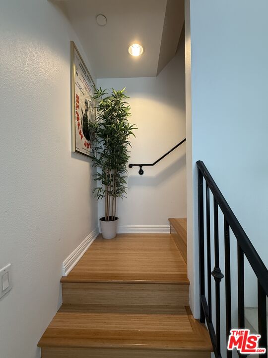10835 Camarillo St