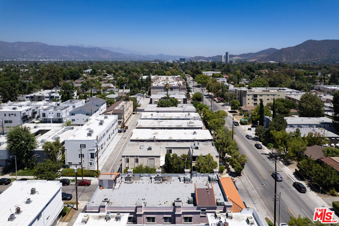 10835 Camarillo St