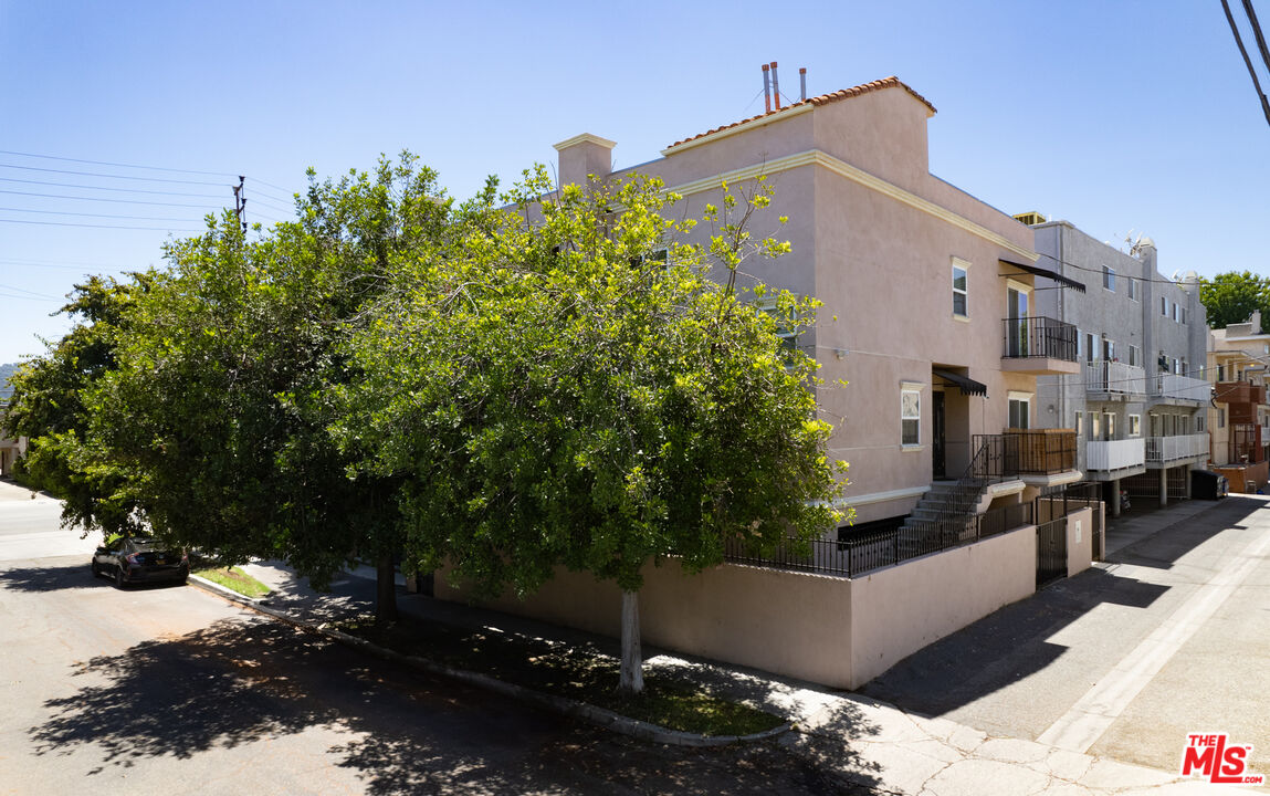 10835 Camarillo St