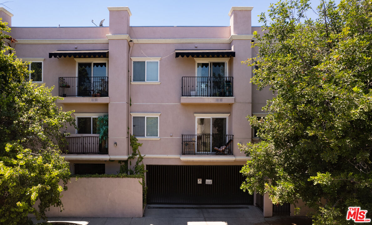 10835 Camarillo St