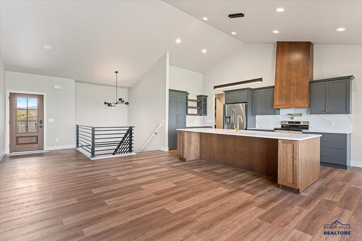 7714 BROOKS LOOP