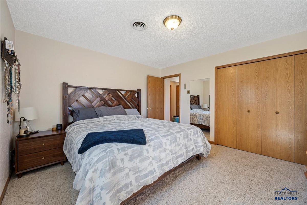 32 HORSESHOE LN