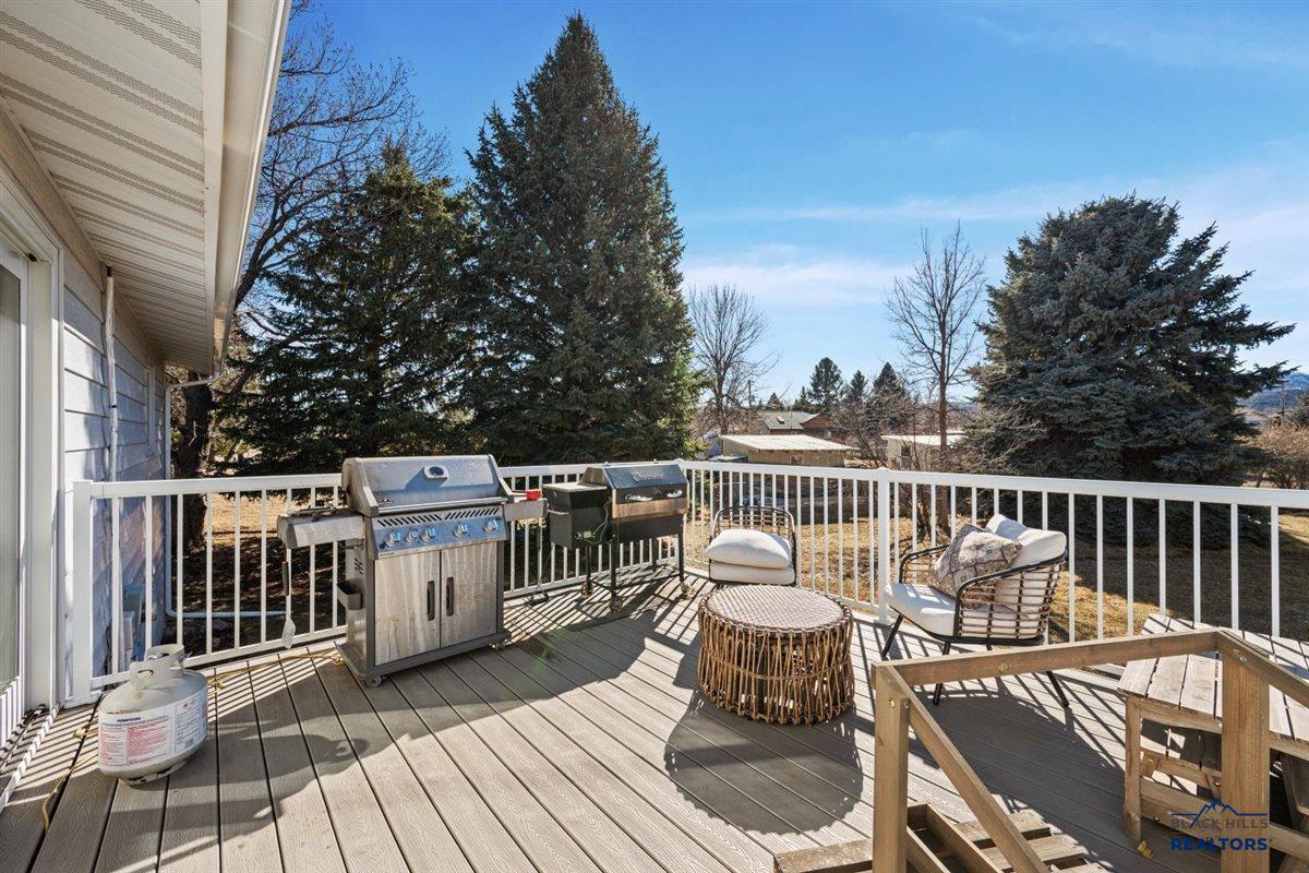 32 HORSESHOE LN
