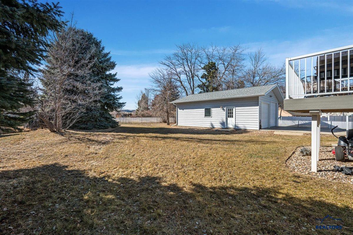 32 HORSESHOE LN