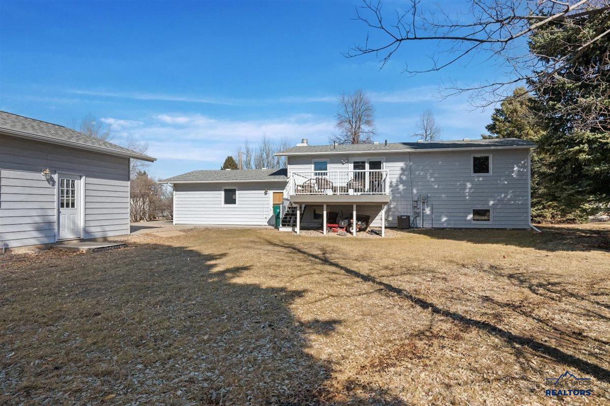 32 HORSESHOE LN