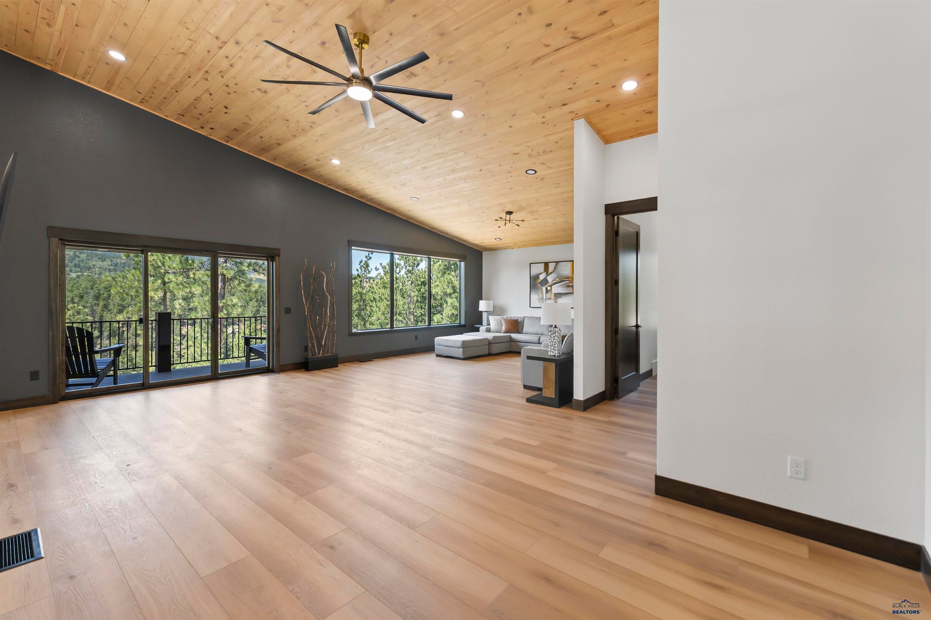 21271 DANCING SKY LN