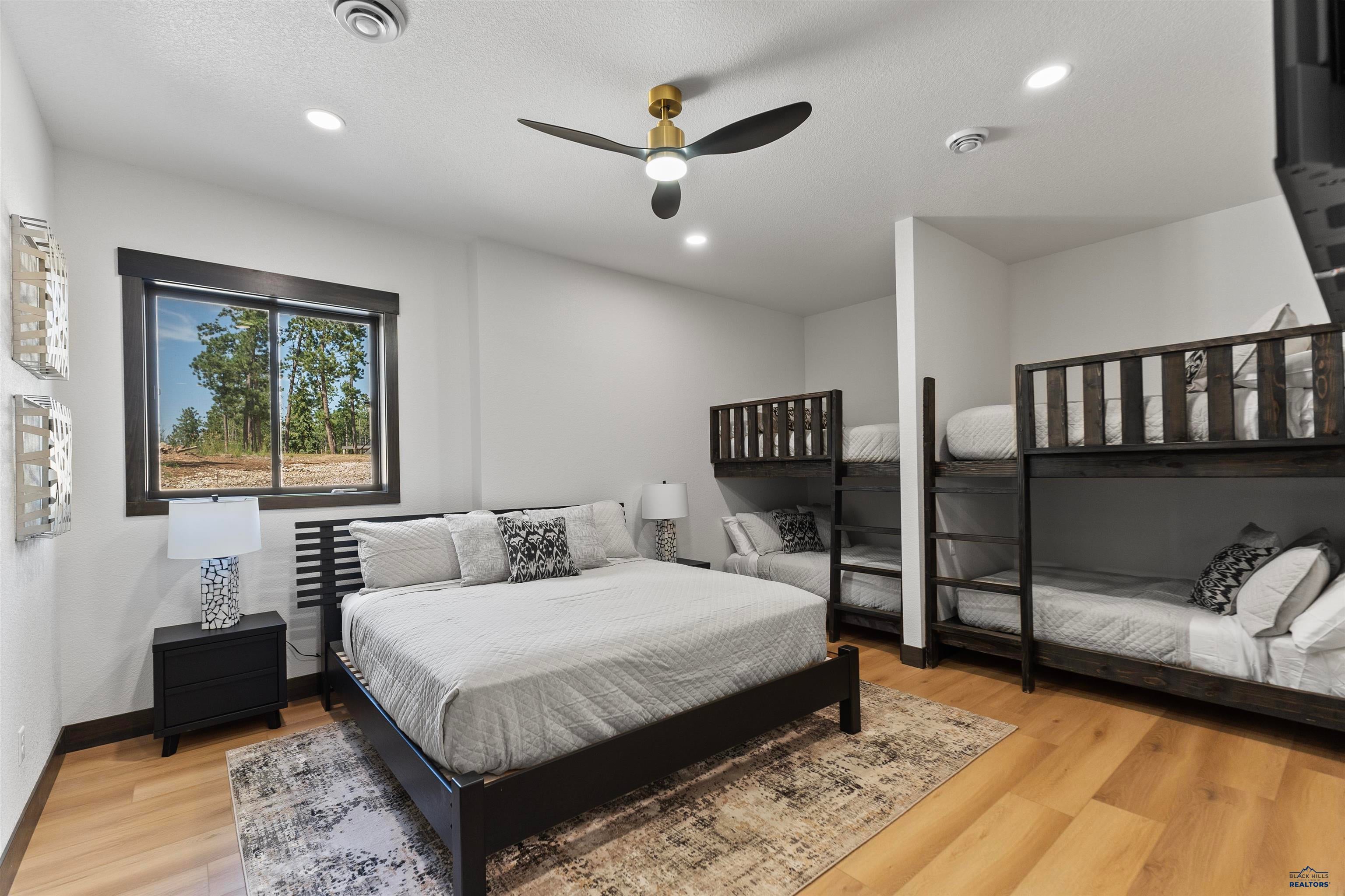 21271 DANCING SKY LN