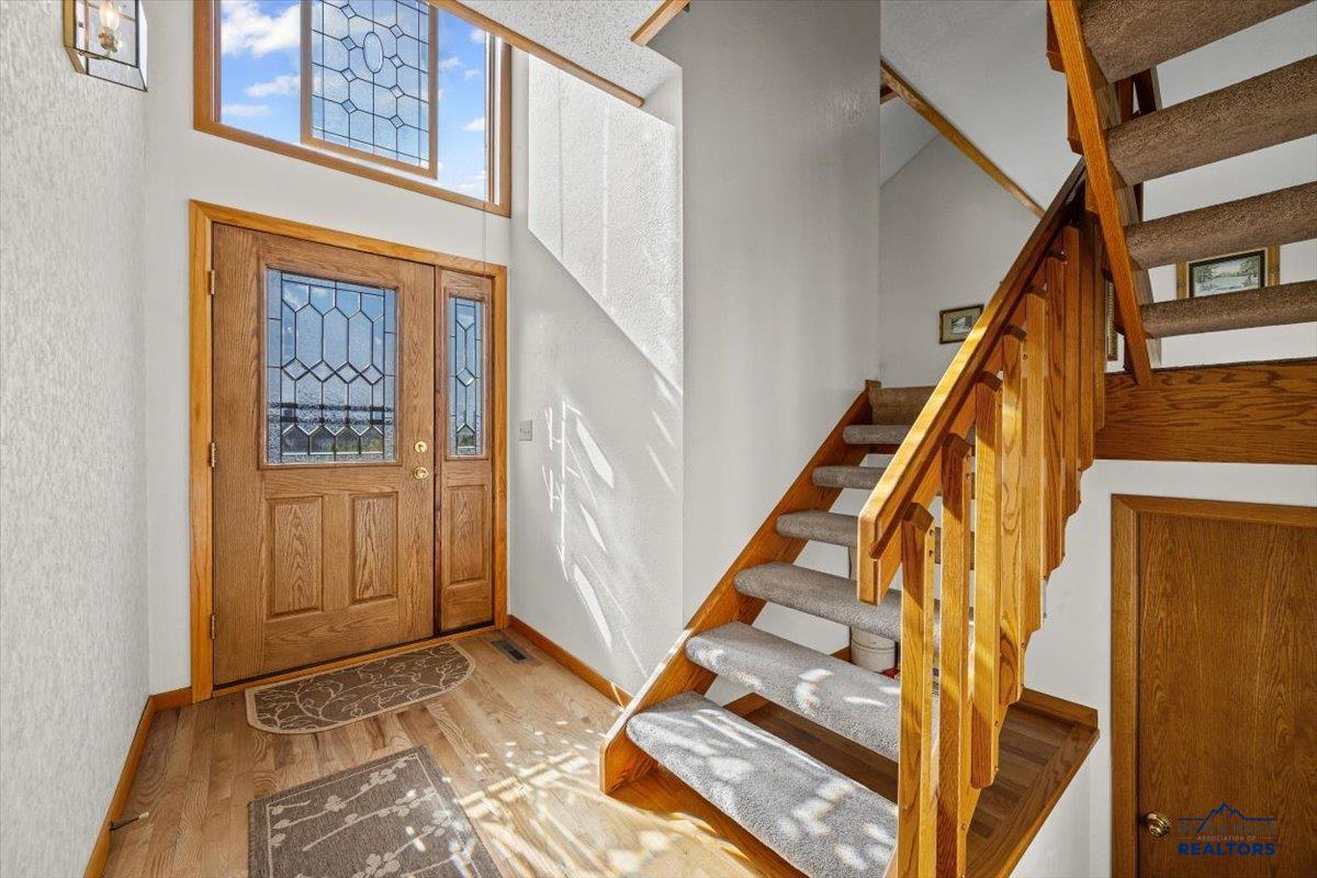 330 FAIRWAY DR