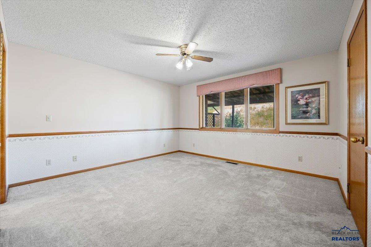 330 FAIRWAY DR