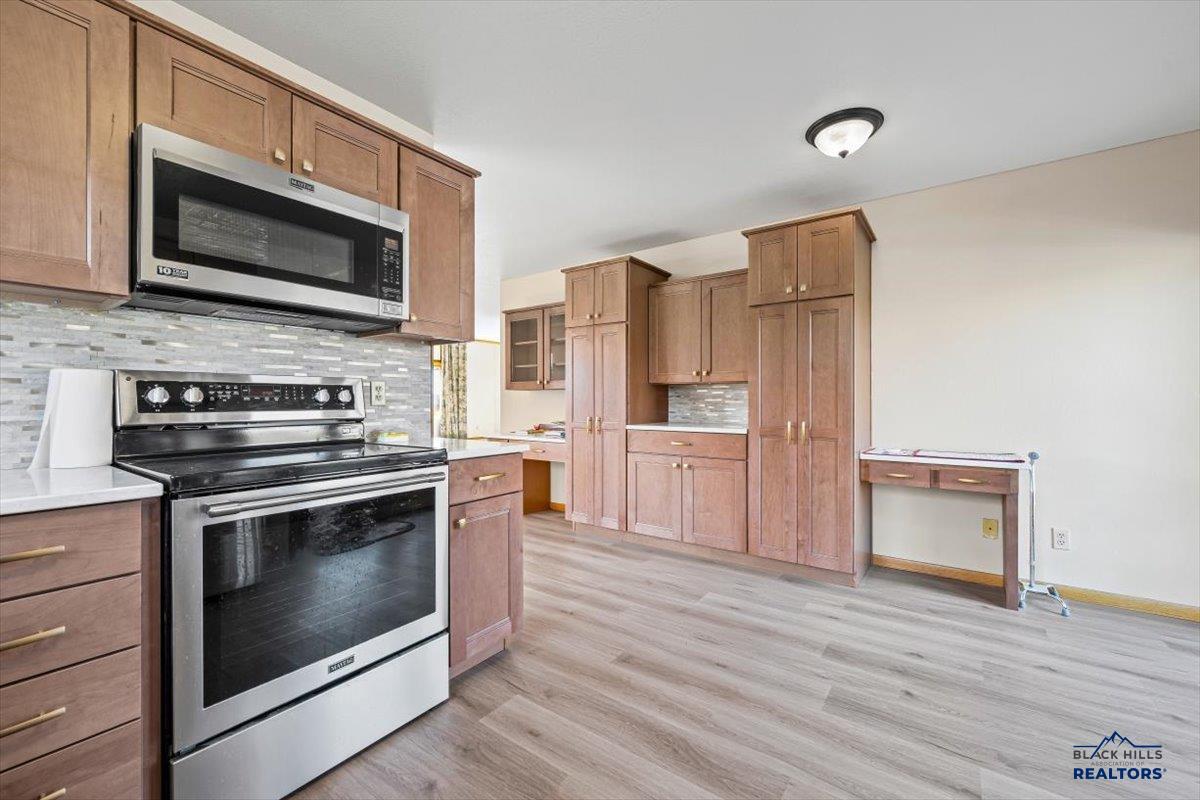 330 FAIRWAY DR