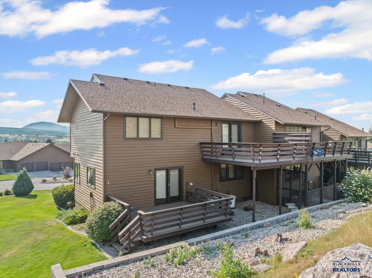 330 FAIRWAY DR