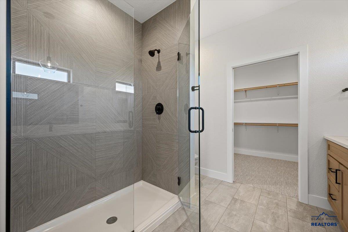 1437 OAK CREST CT