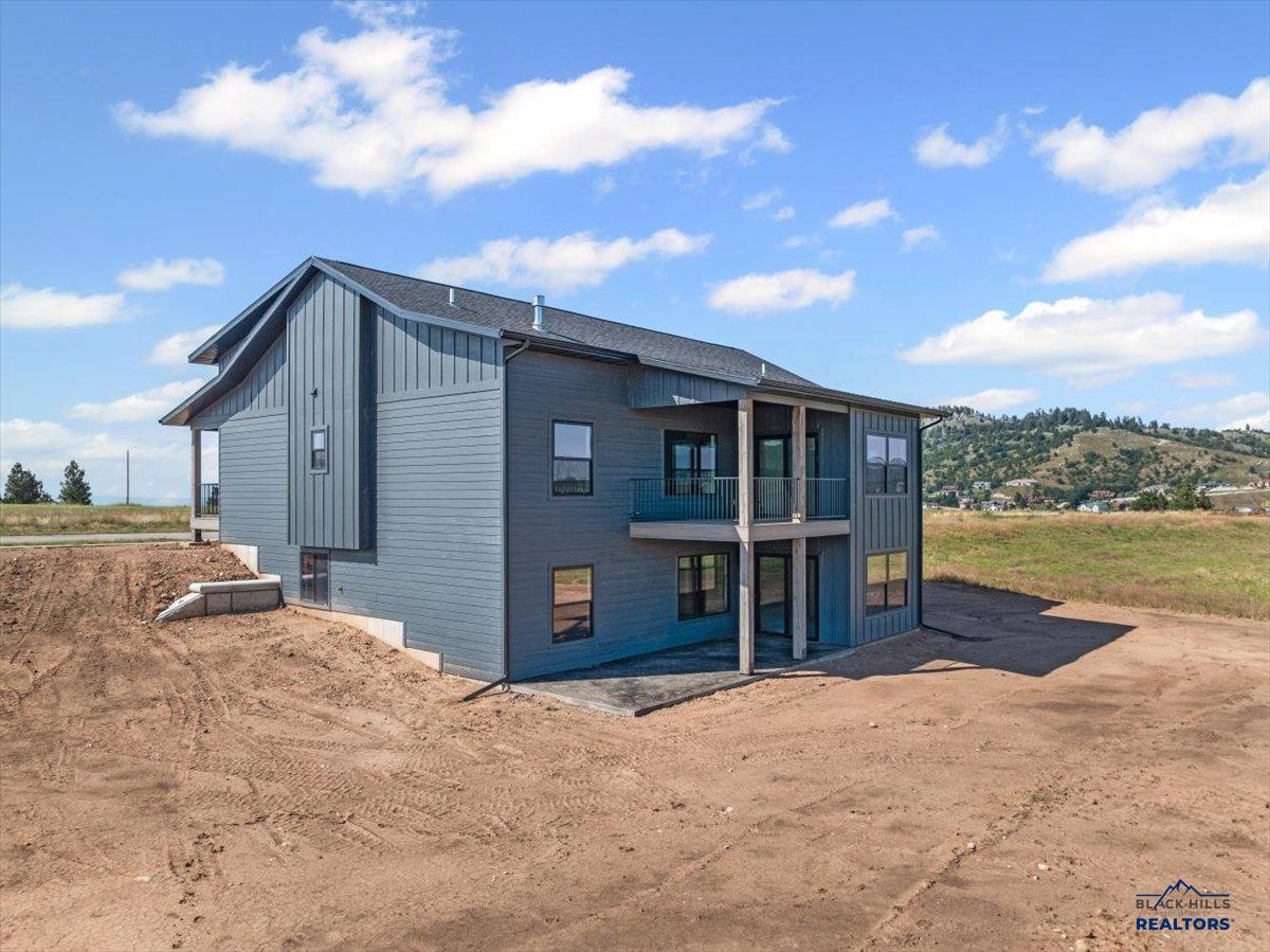 1437 OAK CREST CT