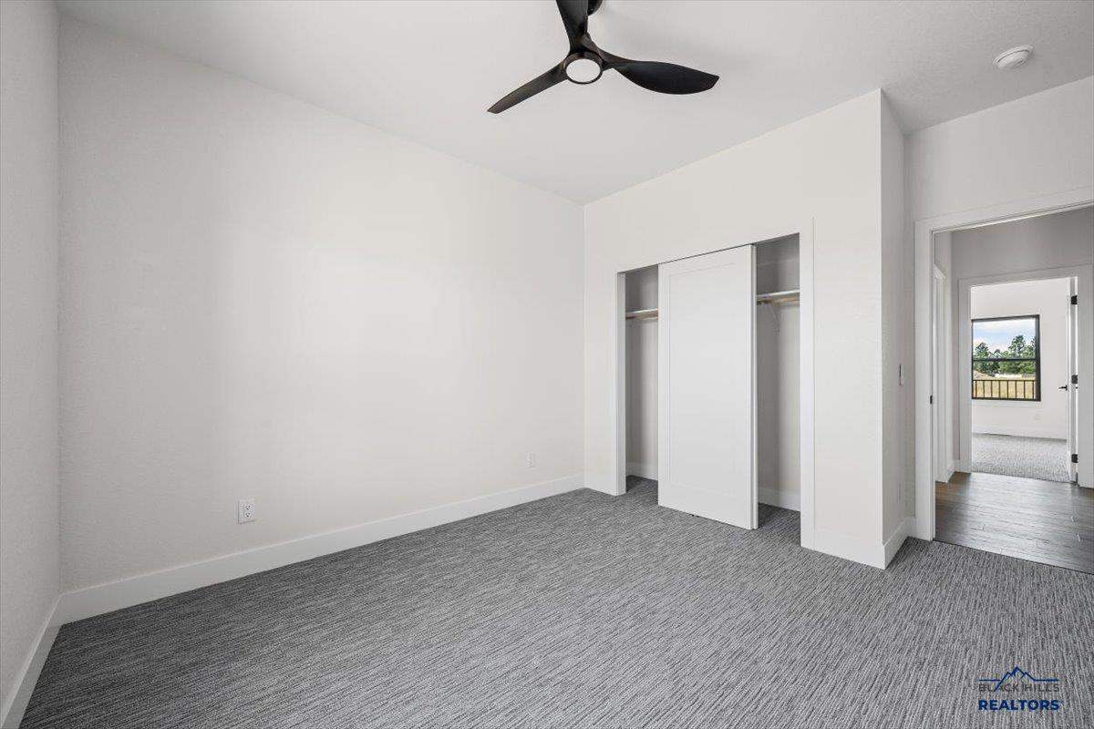 1437 OAK CREST CT