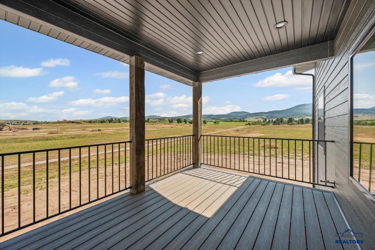 1437 OAK CREST CT