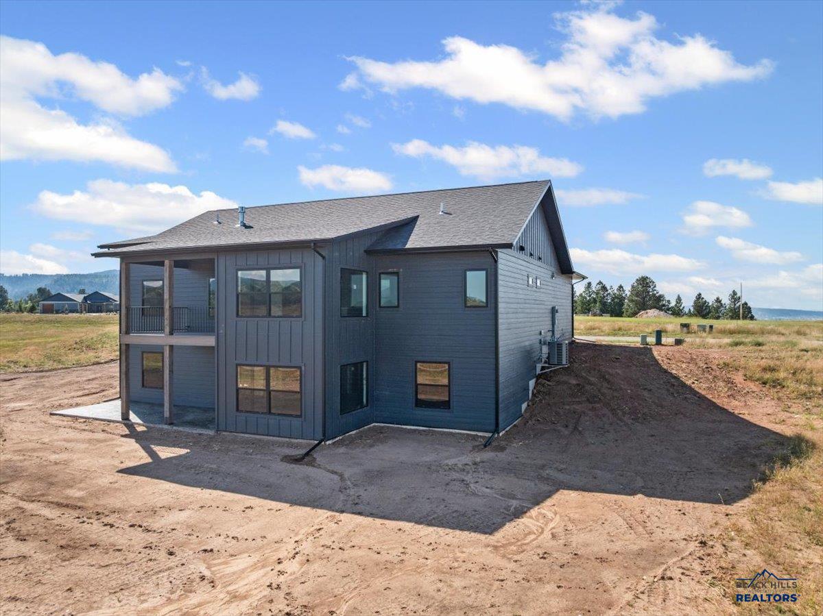 1437 OAK CREST CT