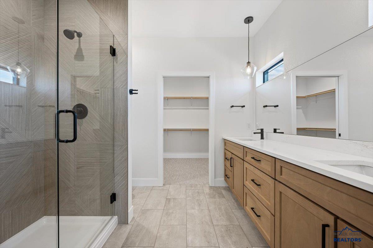 1437 OAK CREST CT