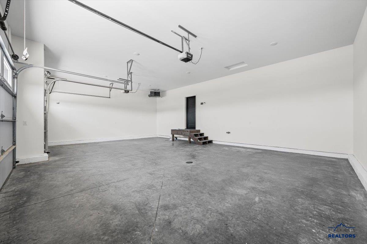 1437 OAK CREST CT