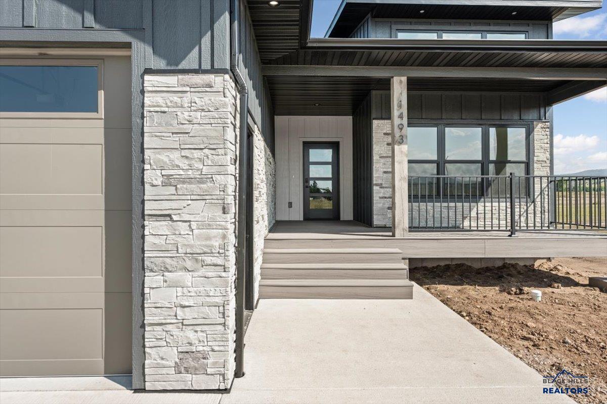 1437 OAK CREST CT
