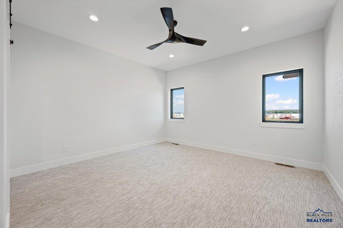 1437 OAK CREST CT