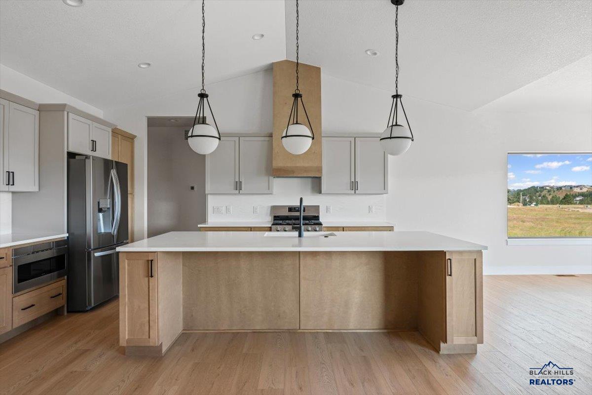 1437 OAK CREST CT