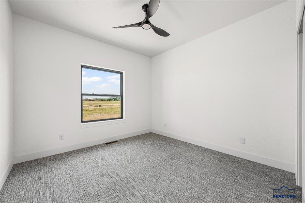 1437 OAK CREST CT