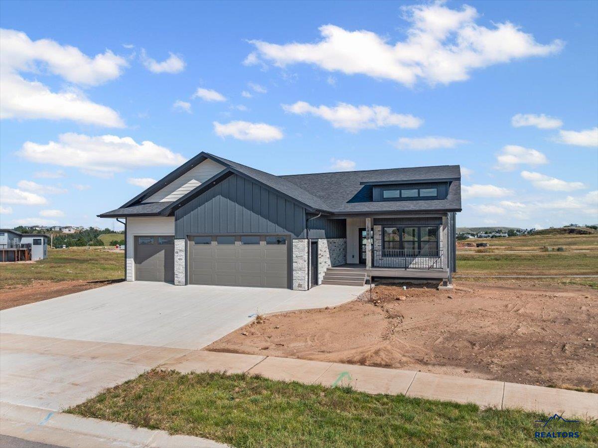 1437 OAK CREST CT
