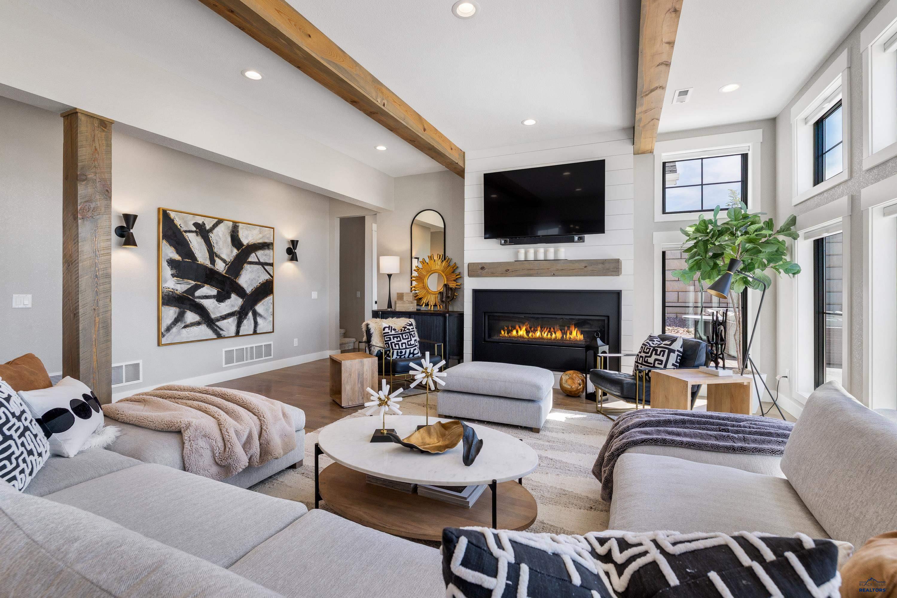 2605 TOP SHELF AVE