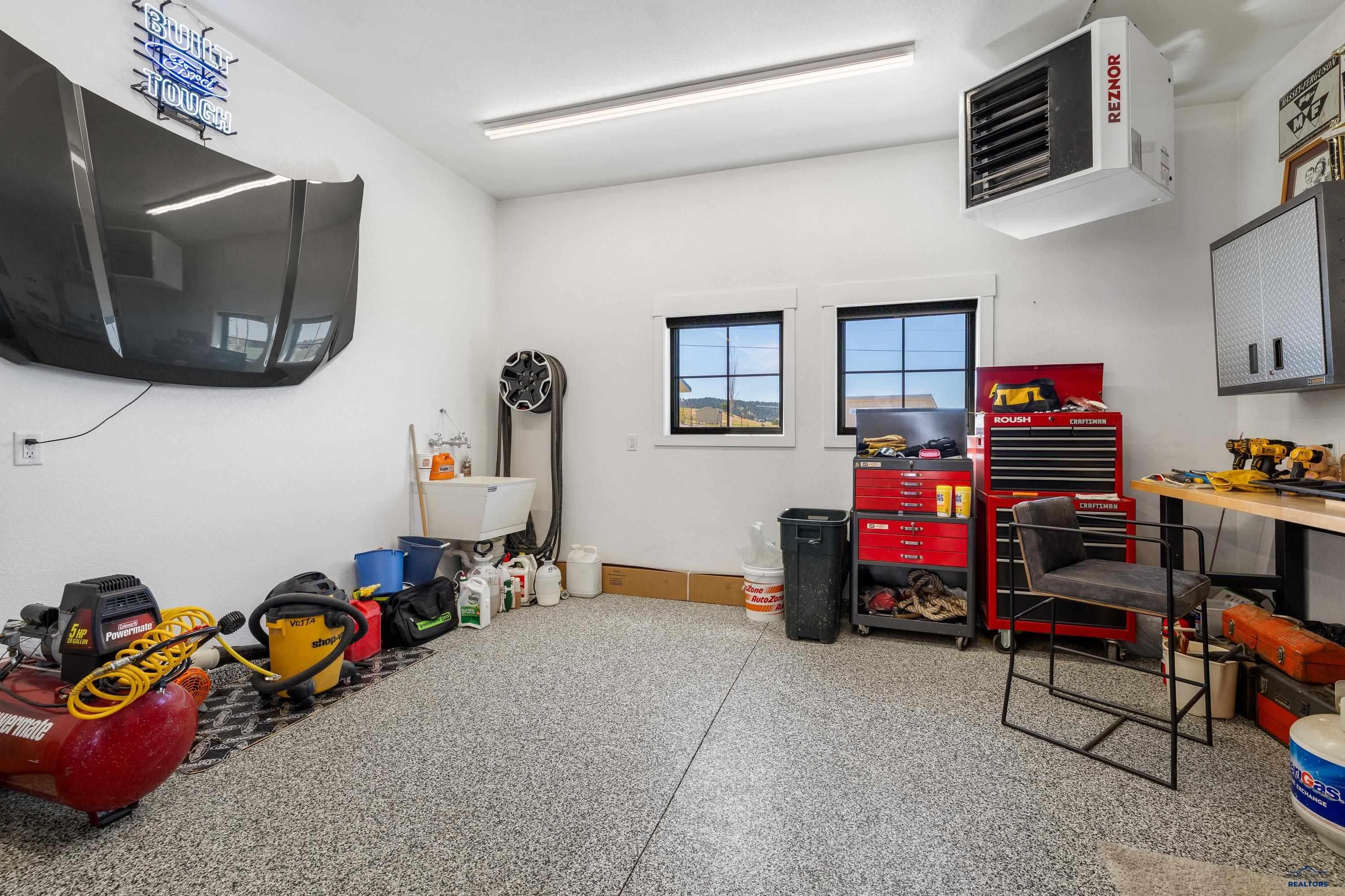 2605 TOP SHELF AVE