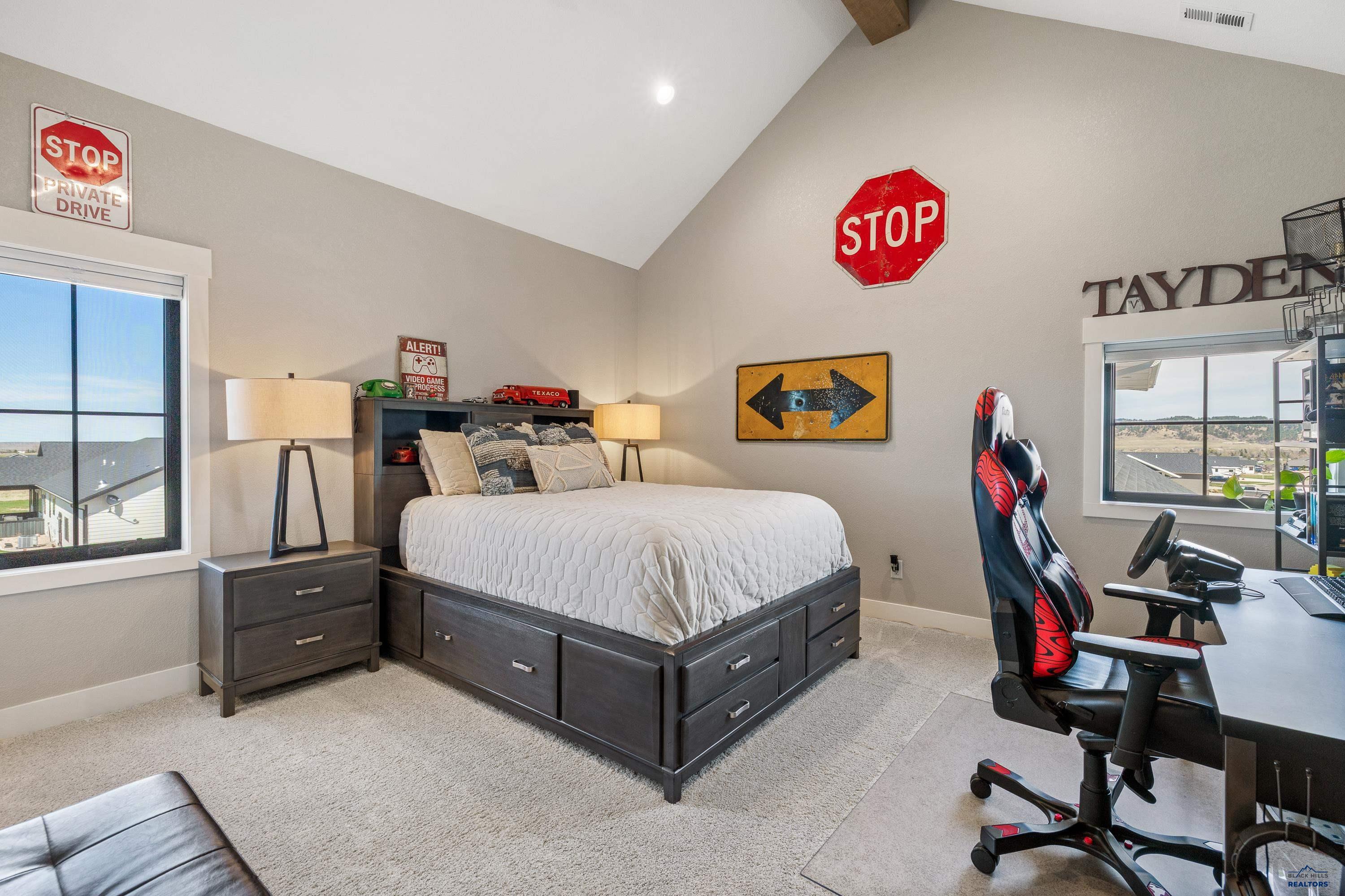 2605 TOP SHELF AVE