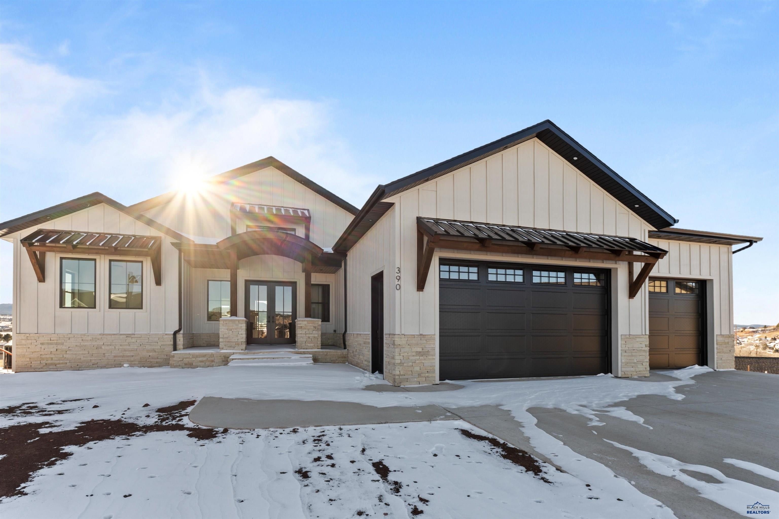 390 BUTTERCUP COURT