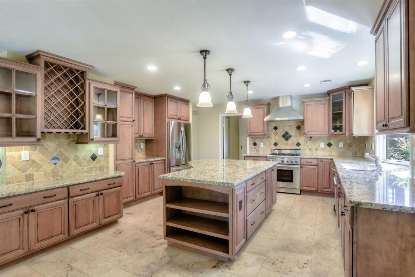 604 San Nicholas LN