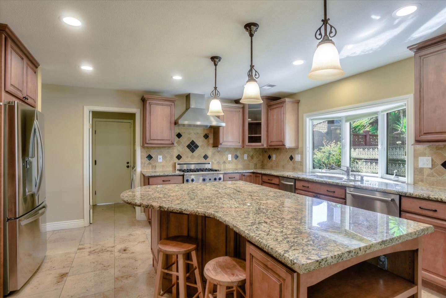 604 San Nicholas LN