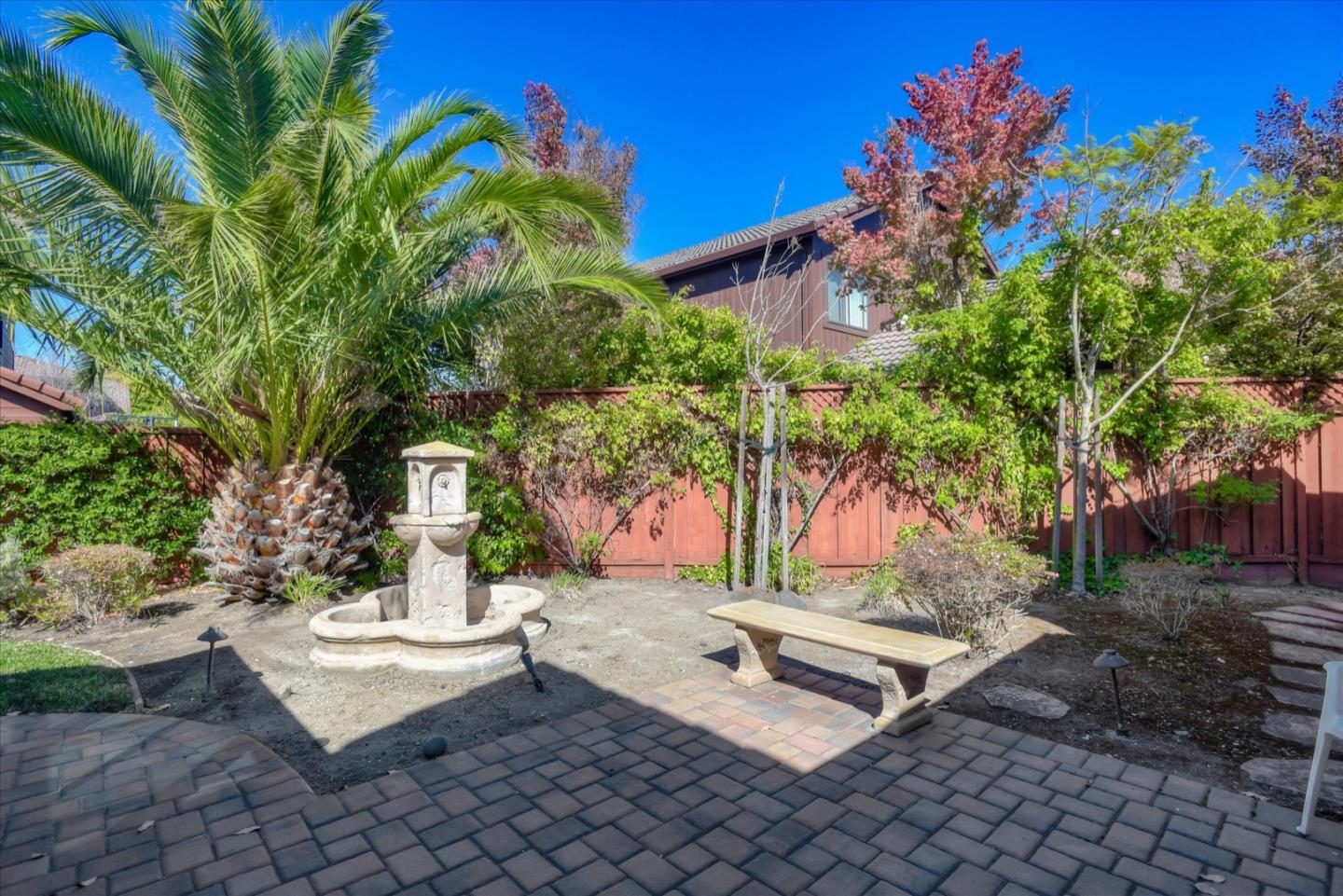 604 San Nicholas LN