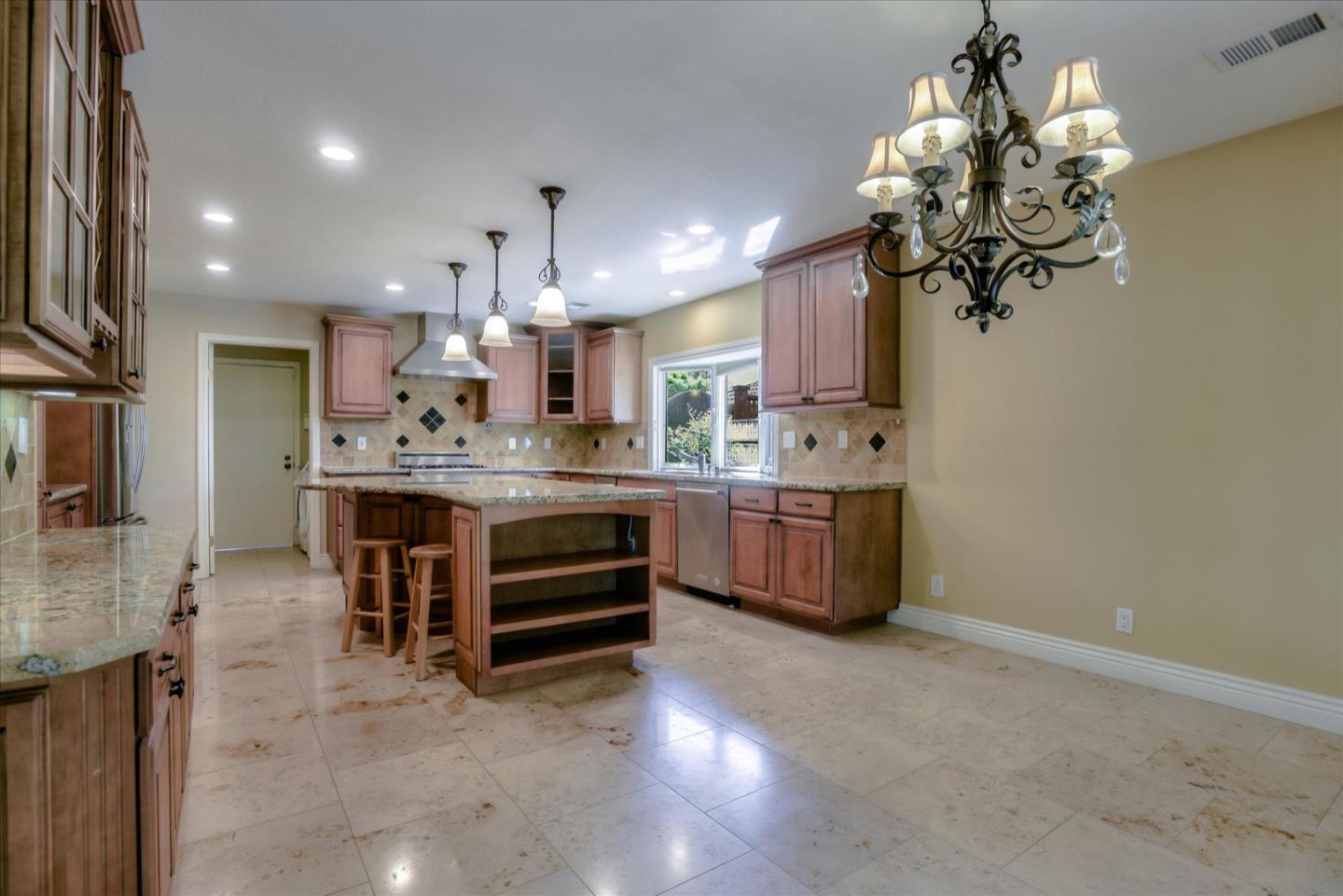 604 San Nicholas LN
