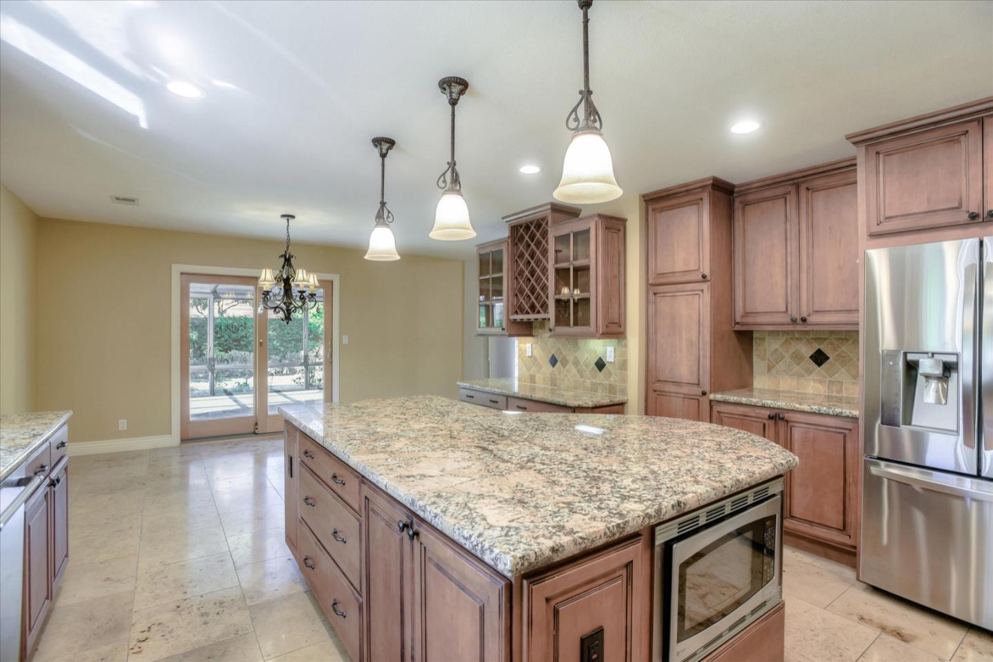 604 San Nicholas LN