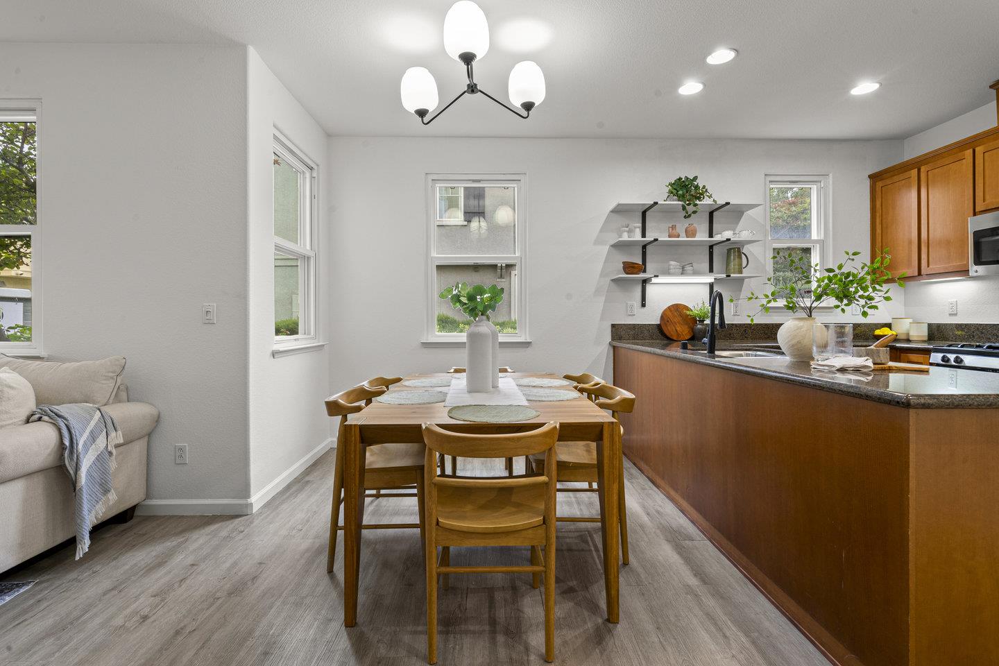 1042 Old Oak Lane