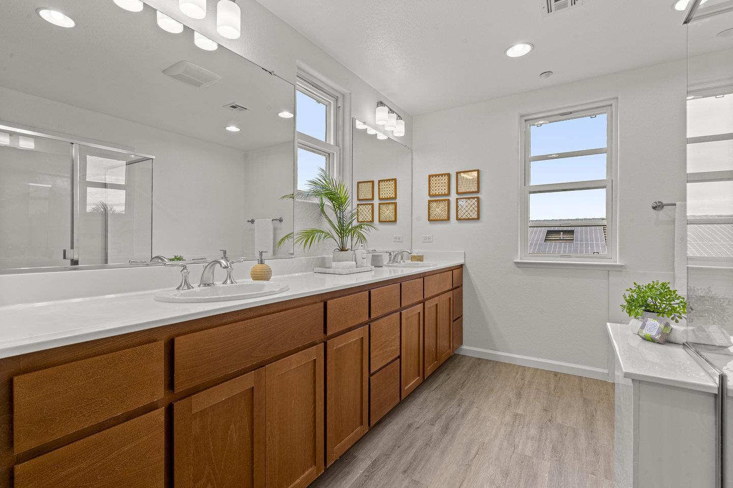 1042 Old Oak Lane