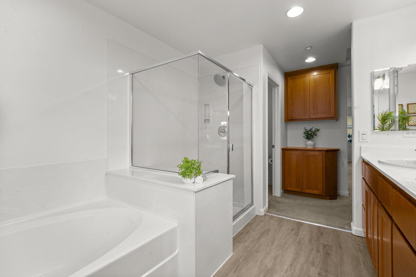 1042 Old Oak Lane
