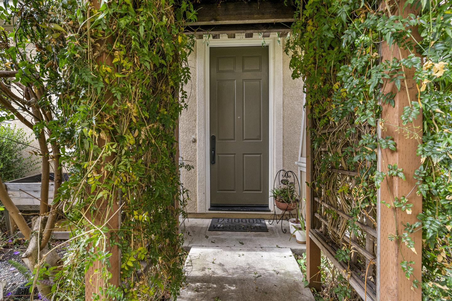 1042 Old Oak Lane