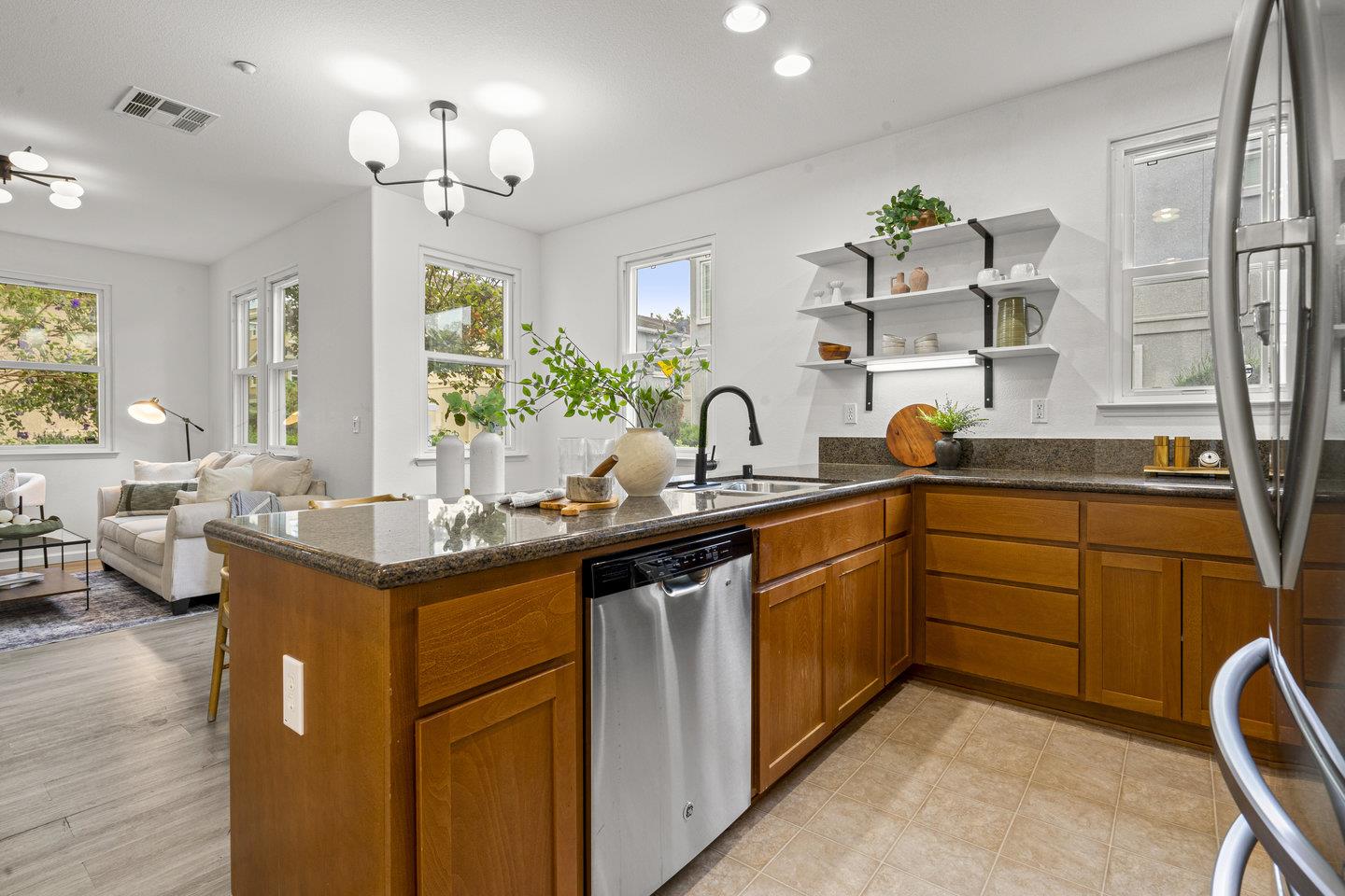 1042 Old Oak Lane