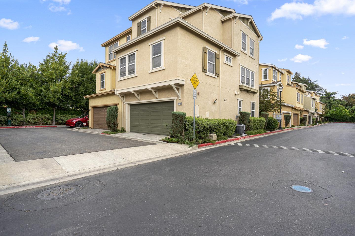 1042 Old Oak Lane