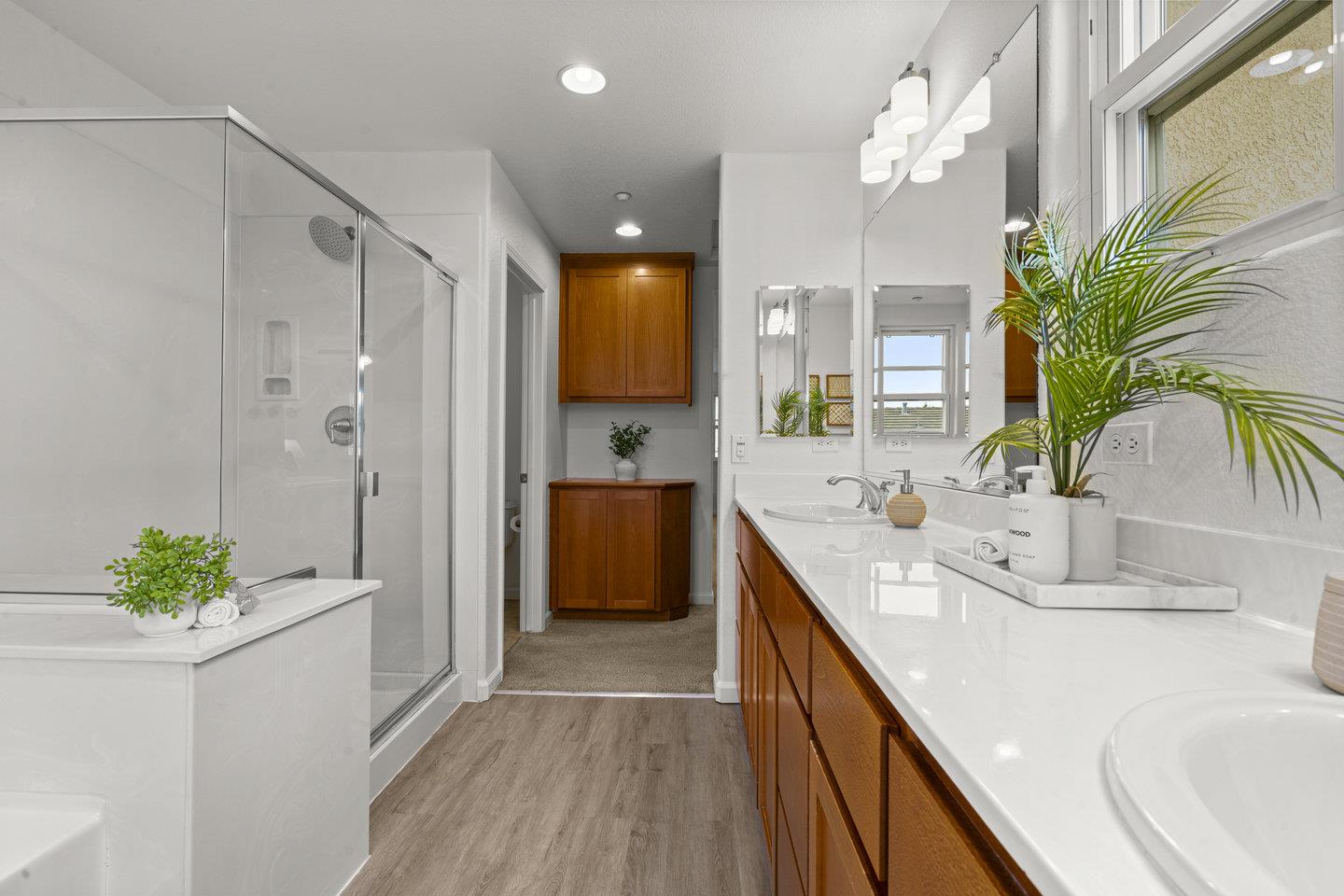 1042 Old Oak Lane